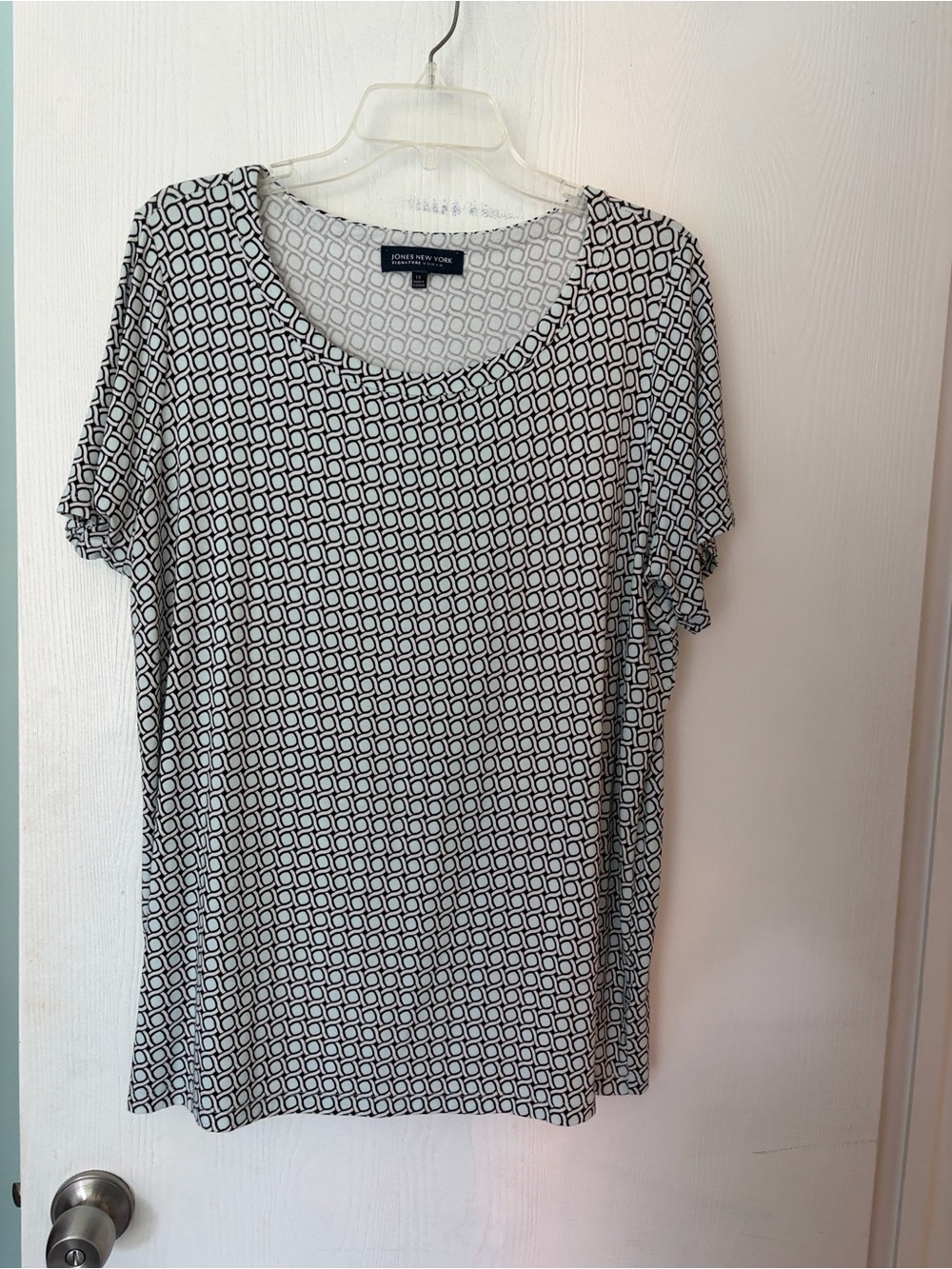 Jones New York Black & Blue Geometric Scoop Neck Top